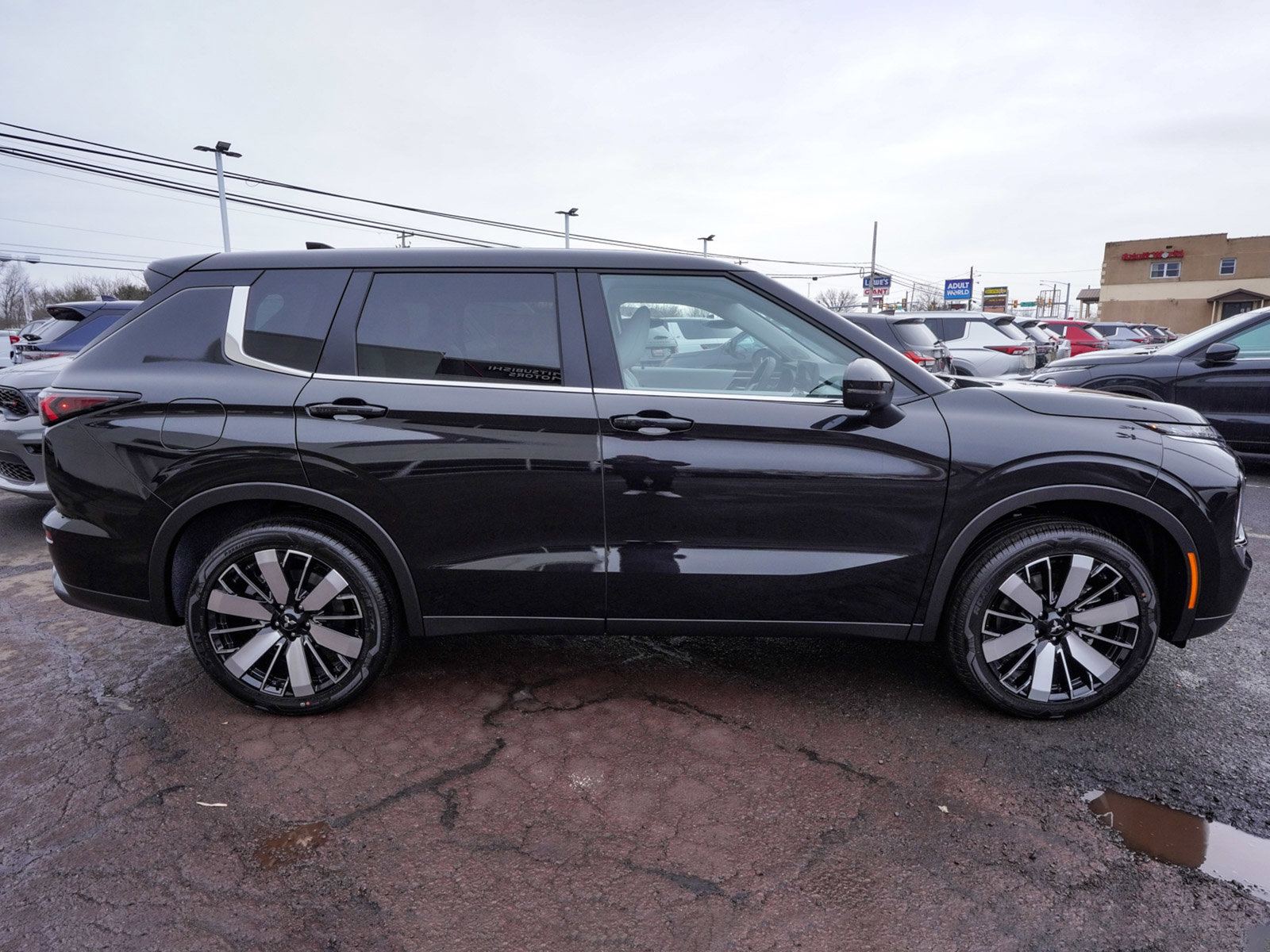 New 2026 Mitsubishi Outlander SE SUV