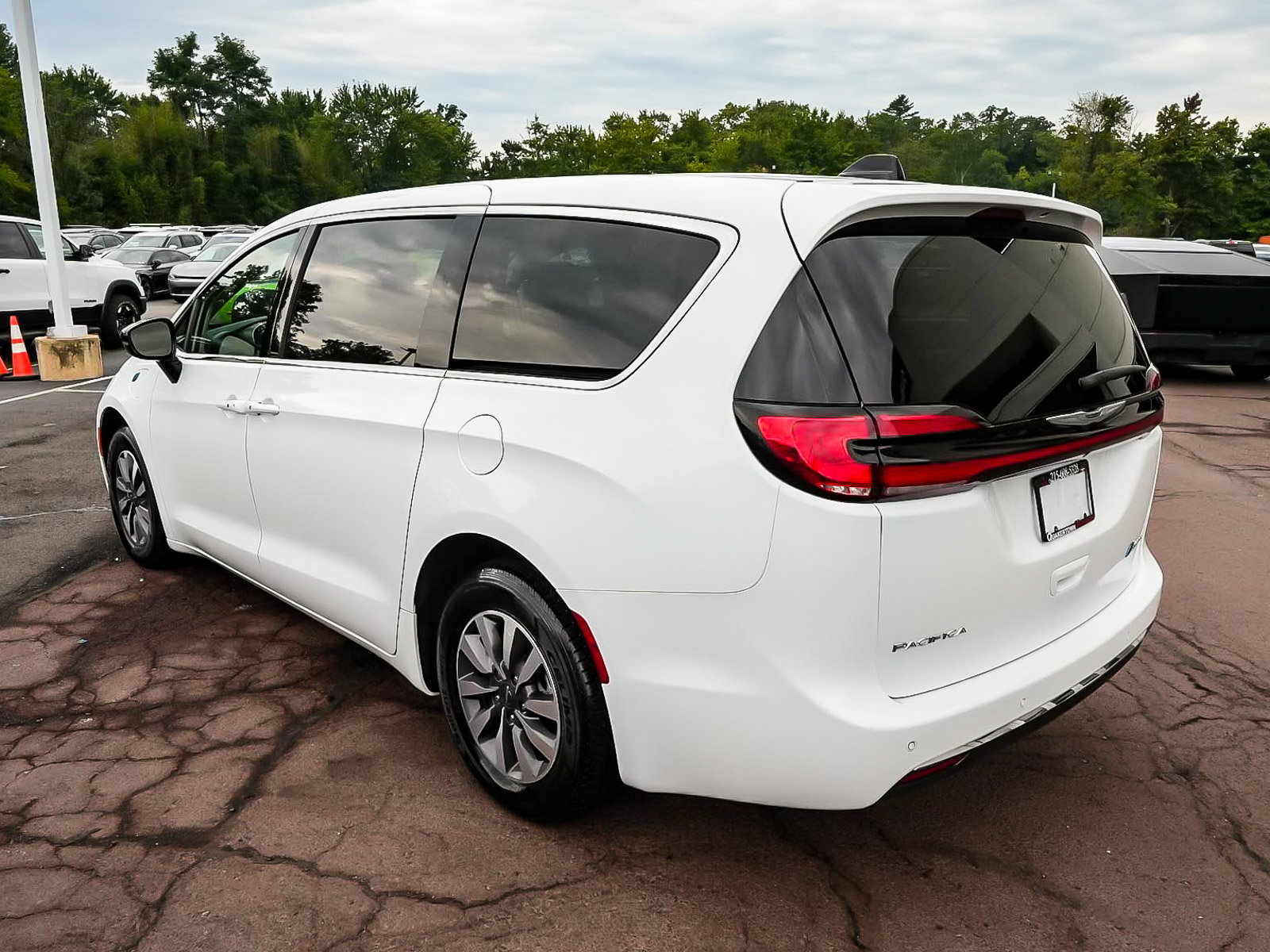 Used 2024 Chrysler Pacifica Plug-In Hybrid Select Van Passenger Van
