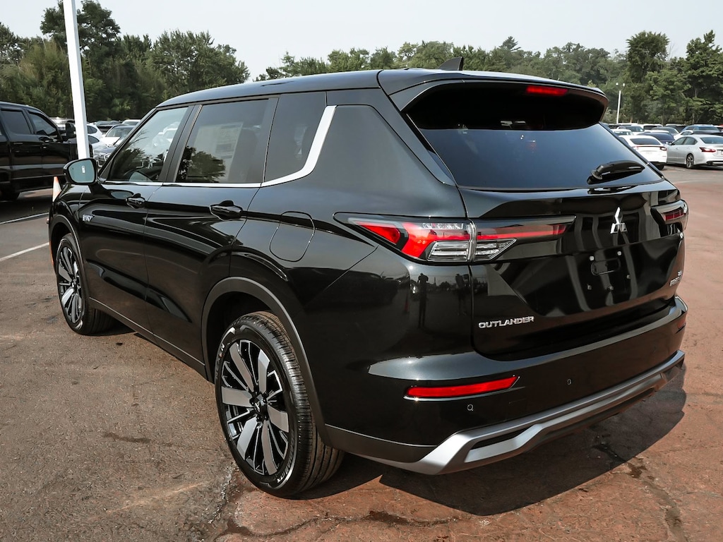 New 2026 Mitsubishi Outlander Plug-In Hybrid SE SUV