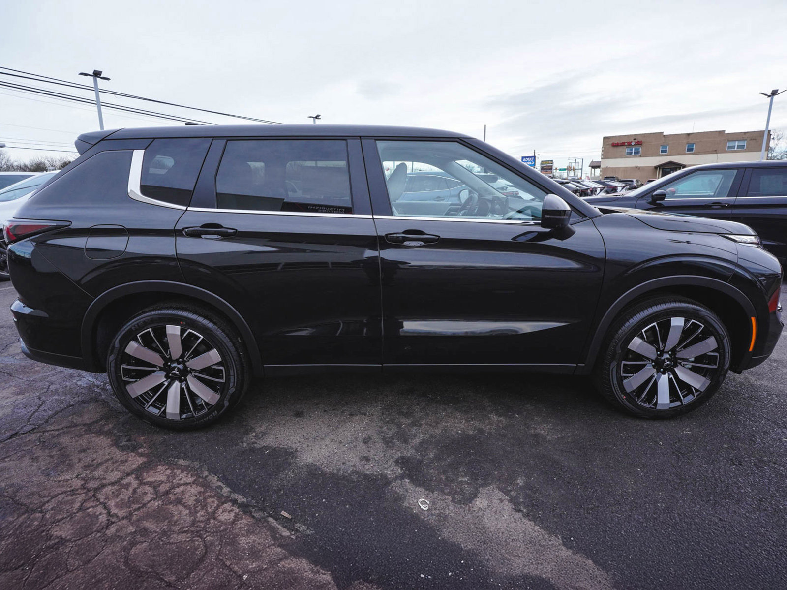 New 2026 Mitsubishi Outlander SE SUV