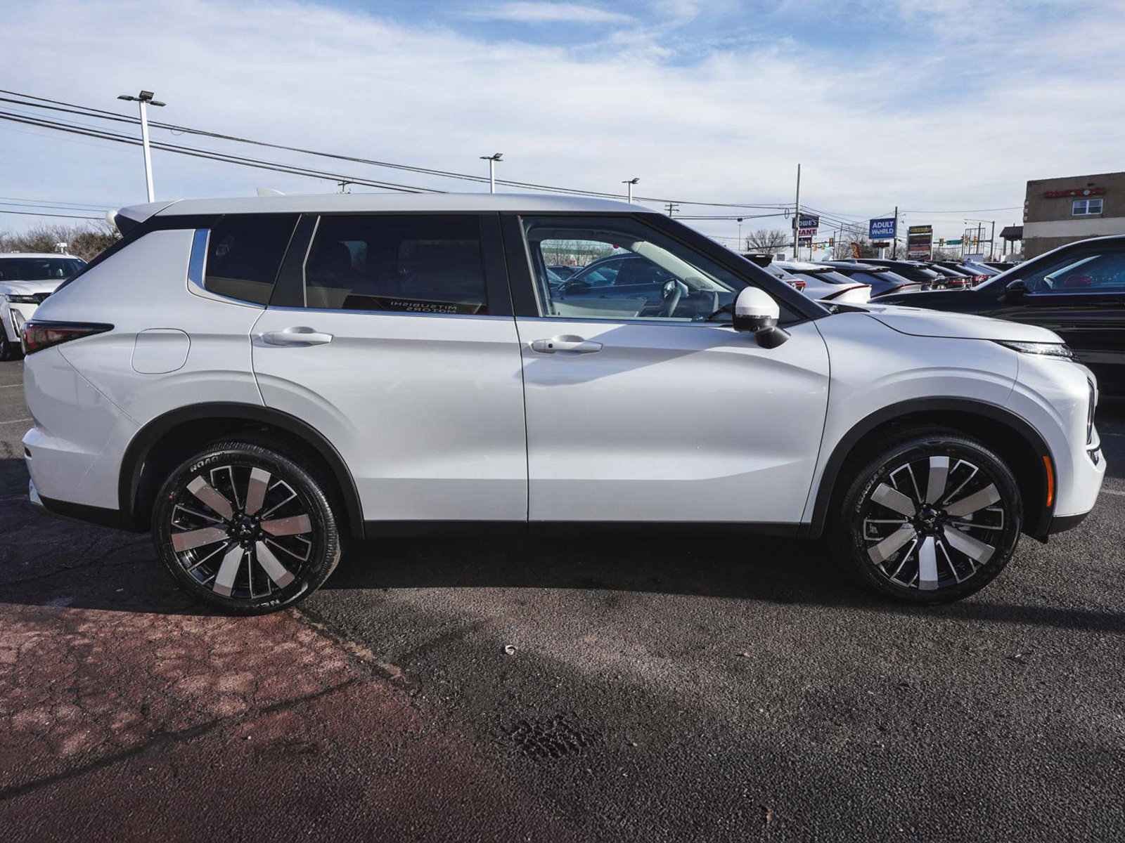 New 2026 Mitsubishi Outlander SE SUV