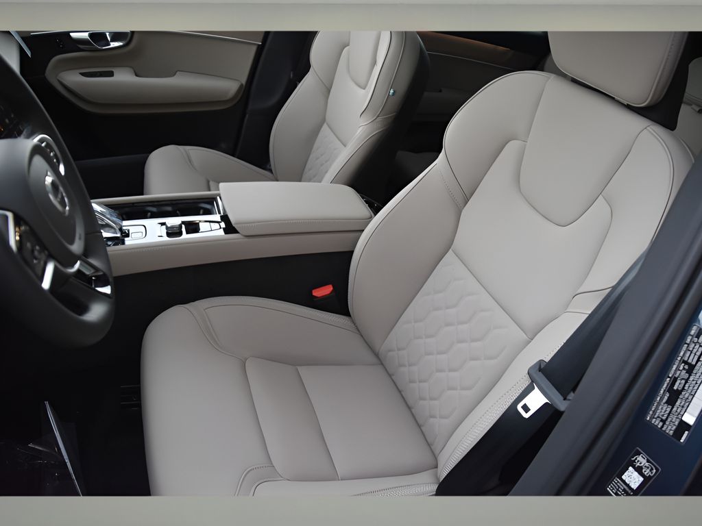 2026 Volvo XC90 Plus - Photo 12