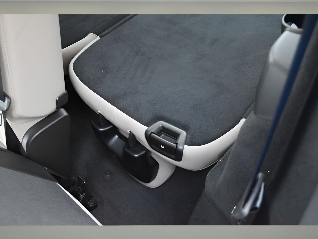 2026 Volvo XC90 Plus - Photo 15