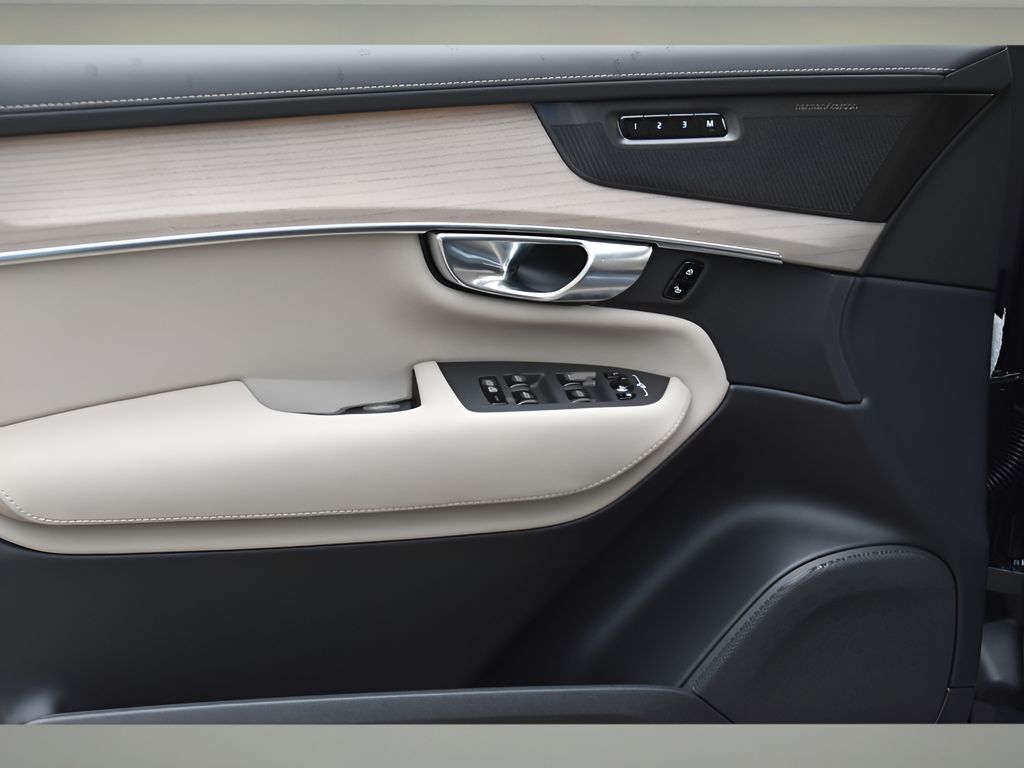 2026 Volvo XC90 Plus - Photo 27