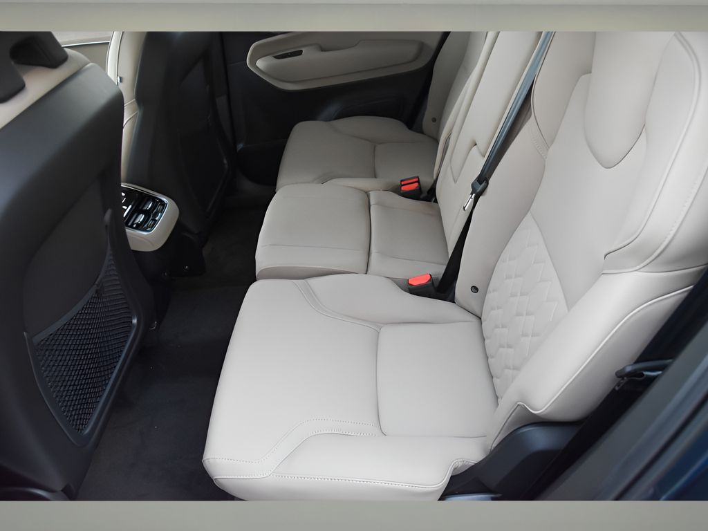 2026 Volvo XC90 Plus - Photo 14