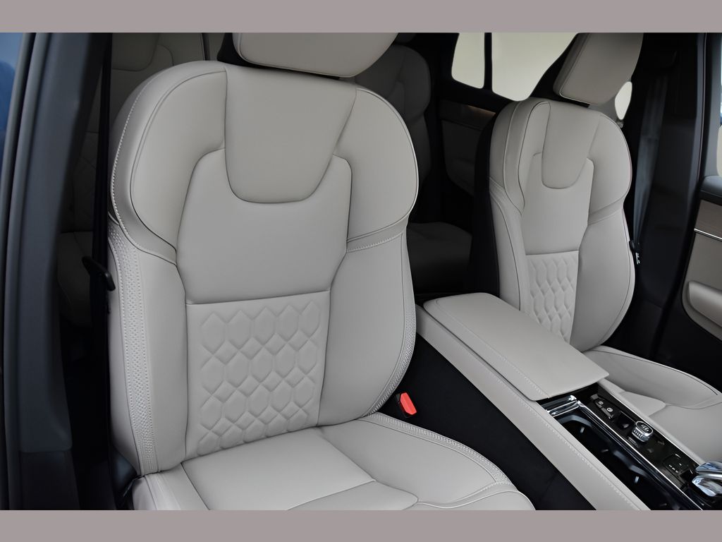 2026 Volvo XC90 Plus - Photo 31