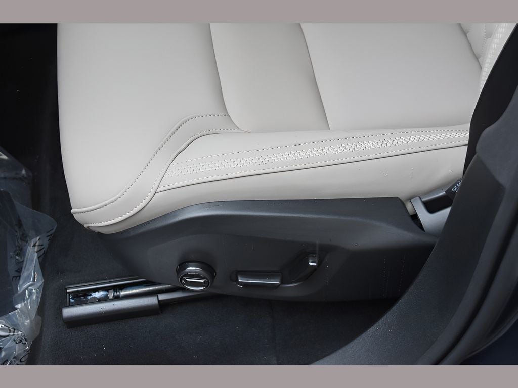 2026 Volvo XC90 Plus - Photo 34
