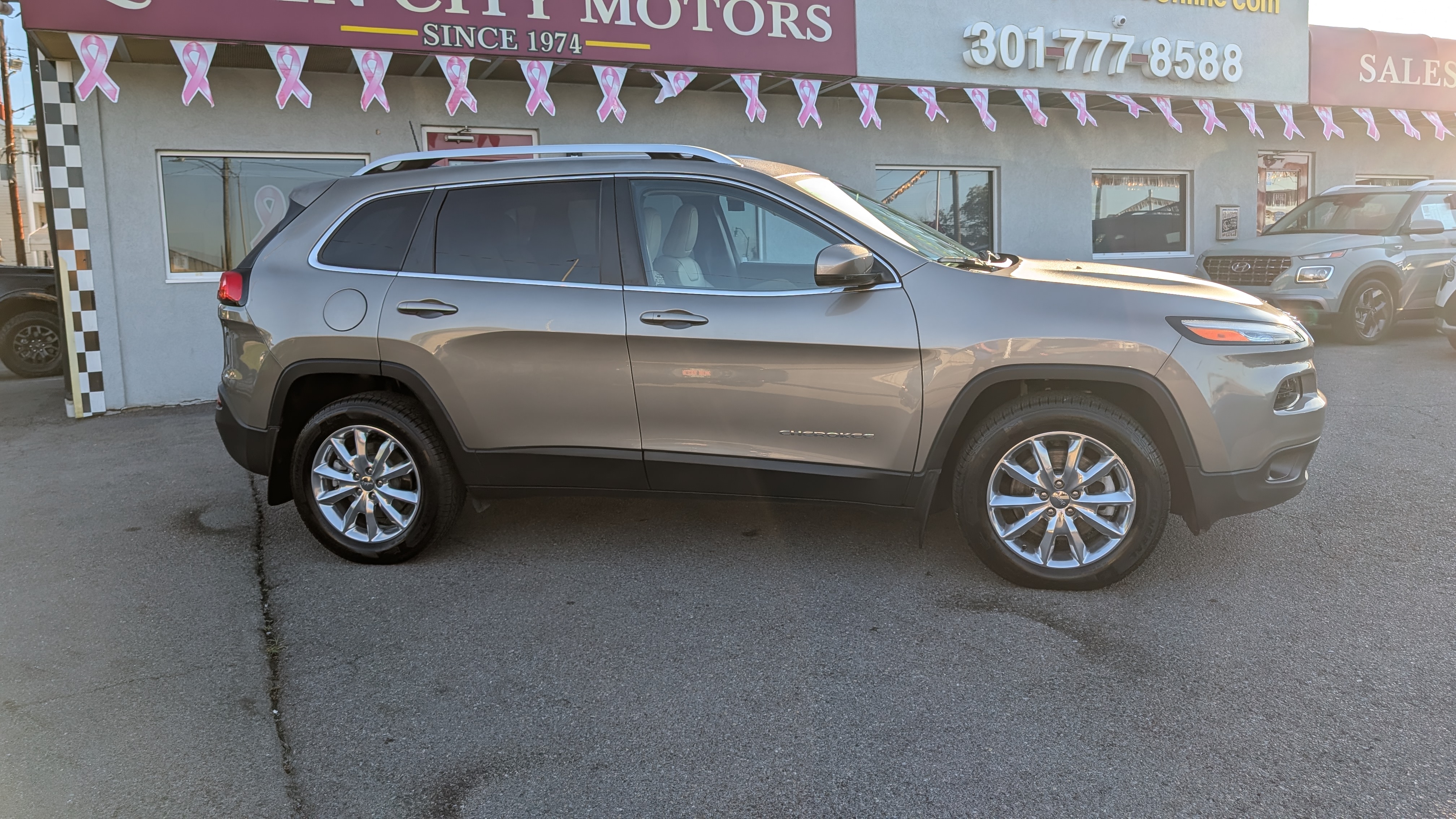 Used 2017 Jeep Cherokee Limited 4x4 SUV