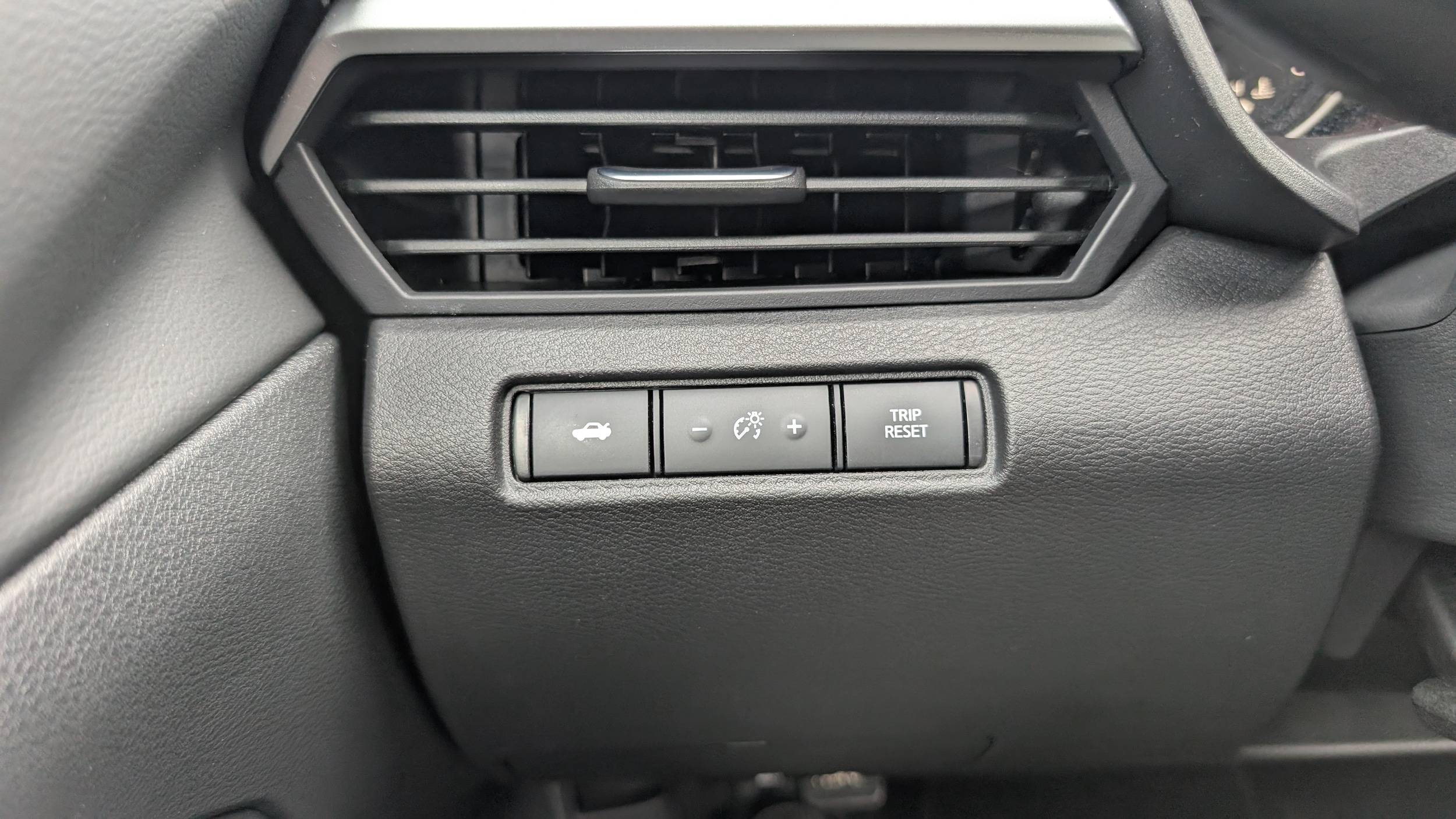 2025 Nissan Altima SV - Photo 25