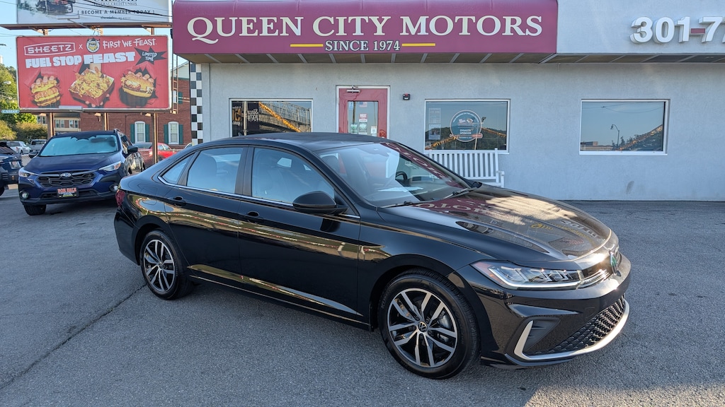 Used 2025 Volkswagen Jetta 1.5T SE Sedan