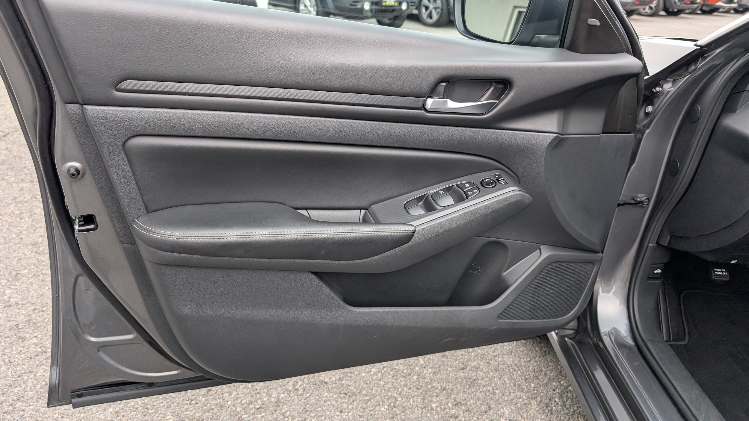 2025 Nissan Altima SV - Photo 13