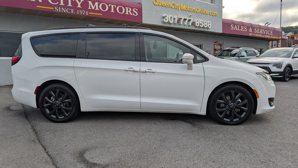 Used 2018 Chrysler Pacifica Limited Van