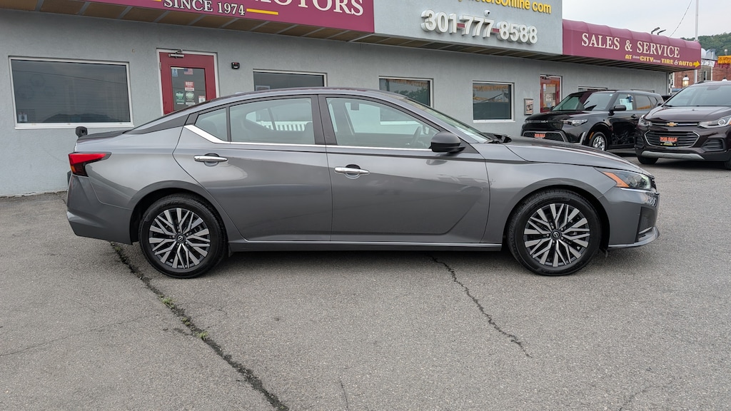 Used 2025 Nissan Altima 2.5 SV Sedan