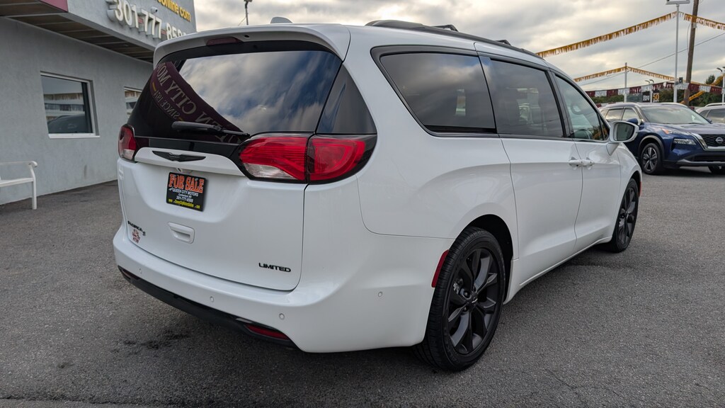 Used 2018 Chrysler Pacifica Limited Van