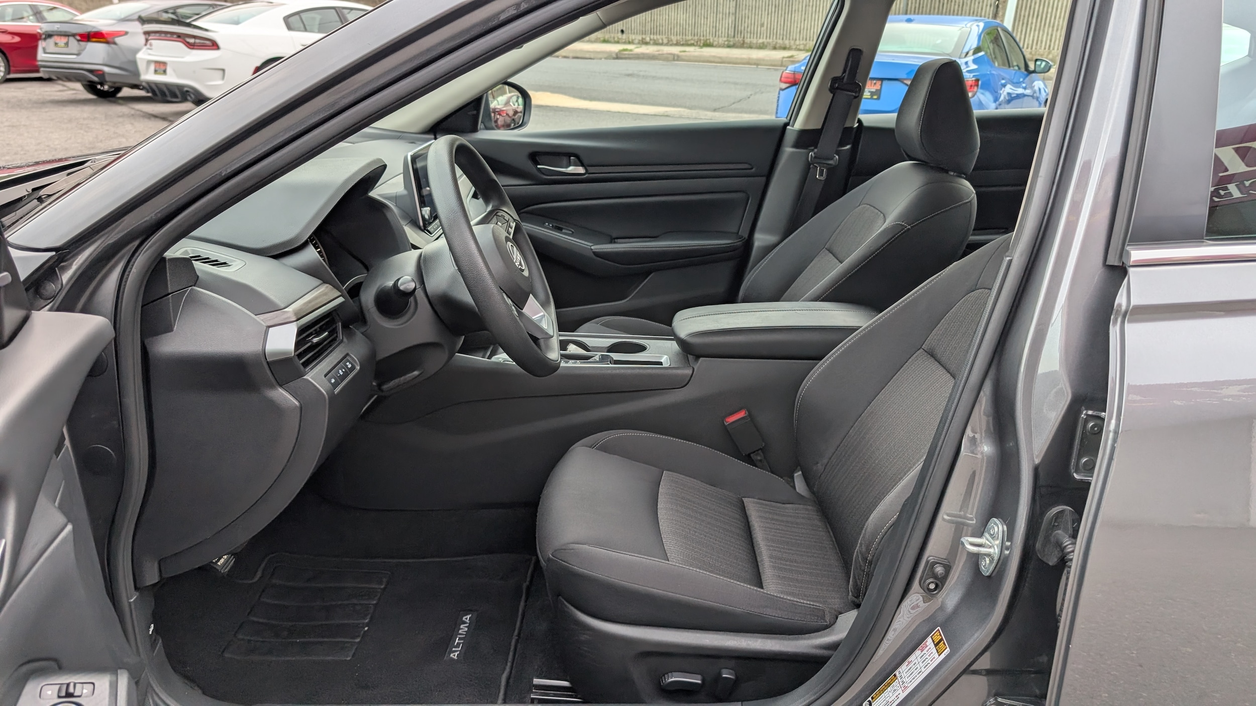 2025 Nissan Altima SV - Photo 12