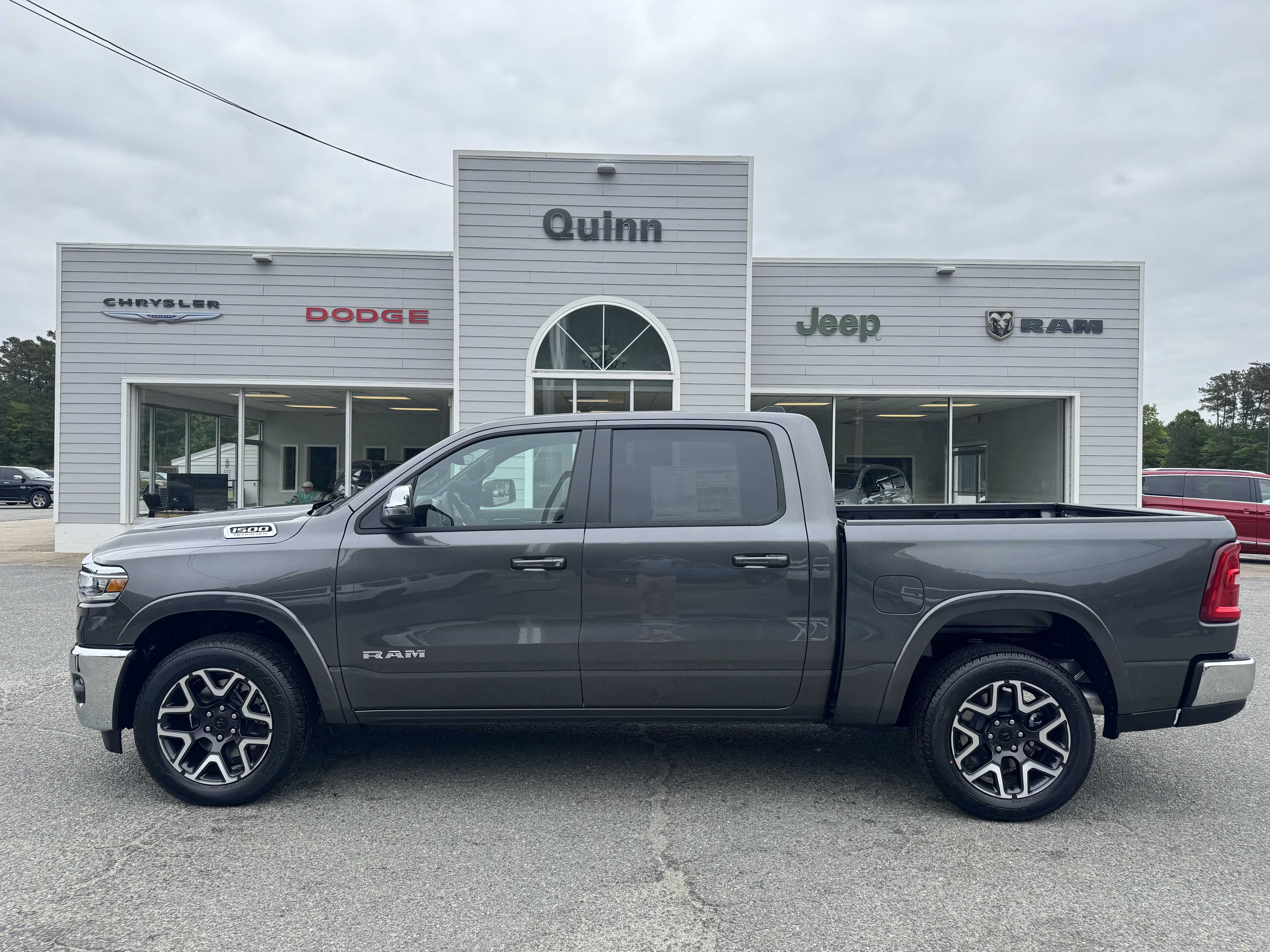 2026 Ram 1500 LARAMIE CREW CAB 4X4 5'7 BOX Pickup