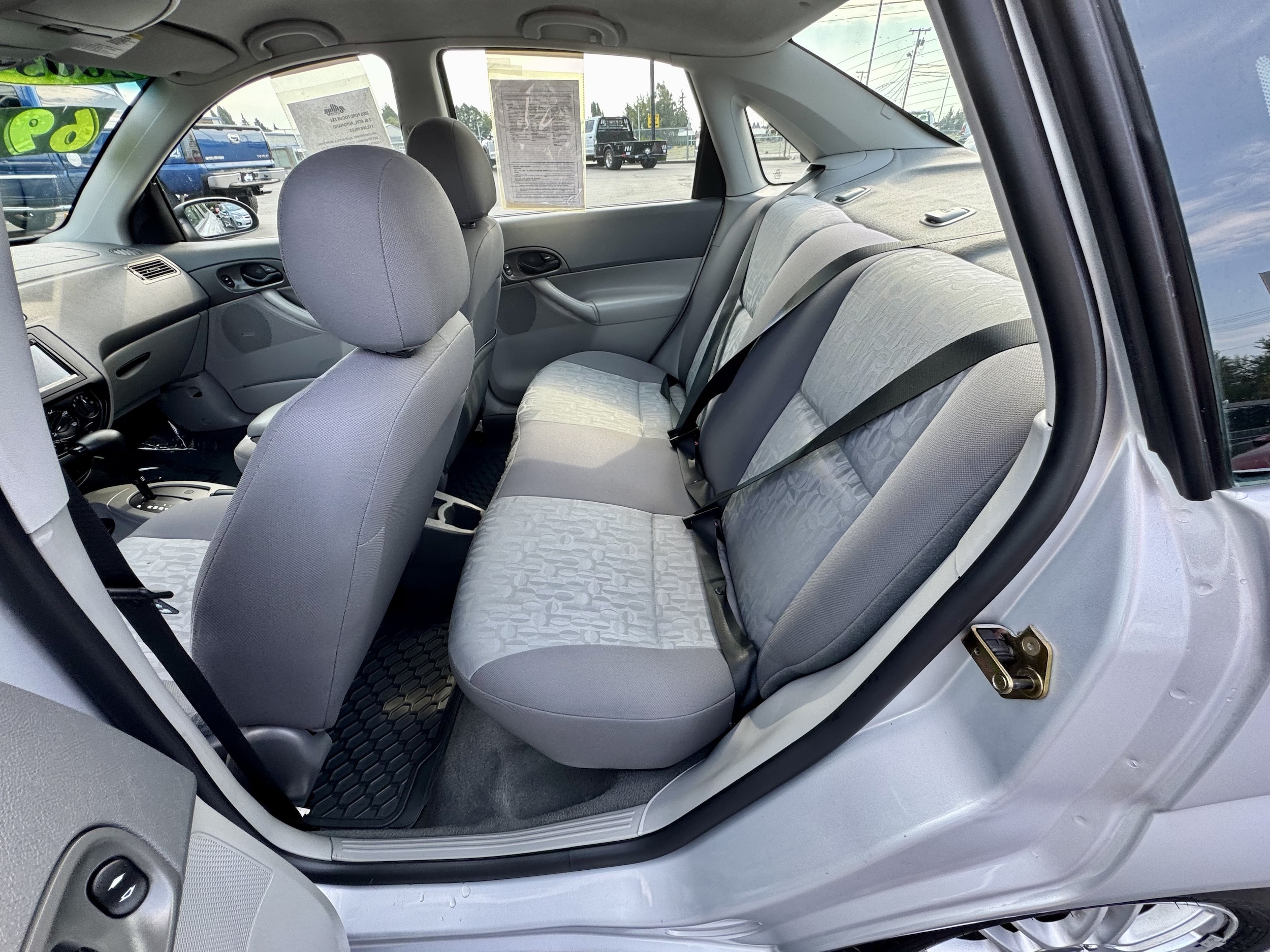 2005 Ford Focus ZX4 SE - Photo 11