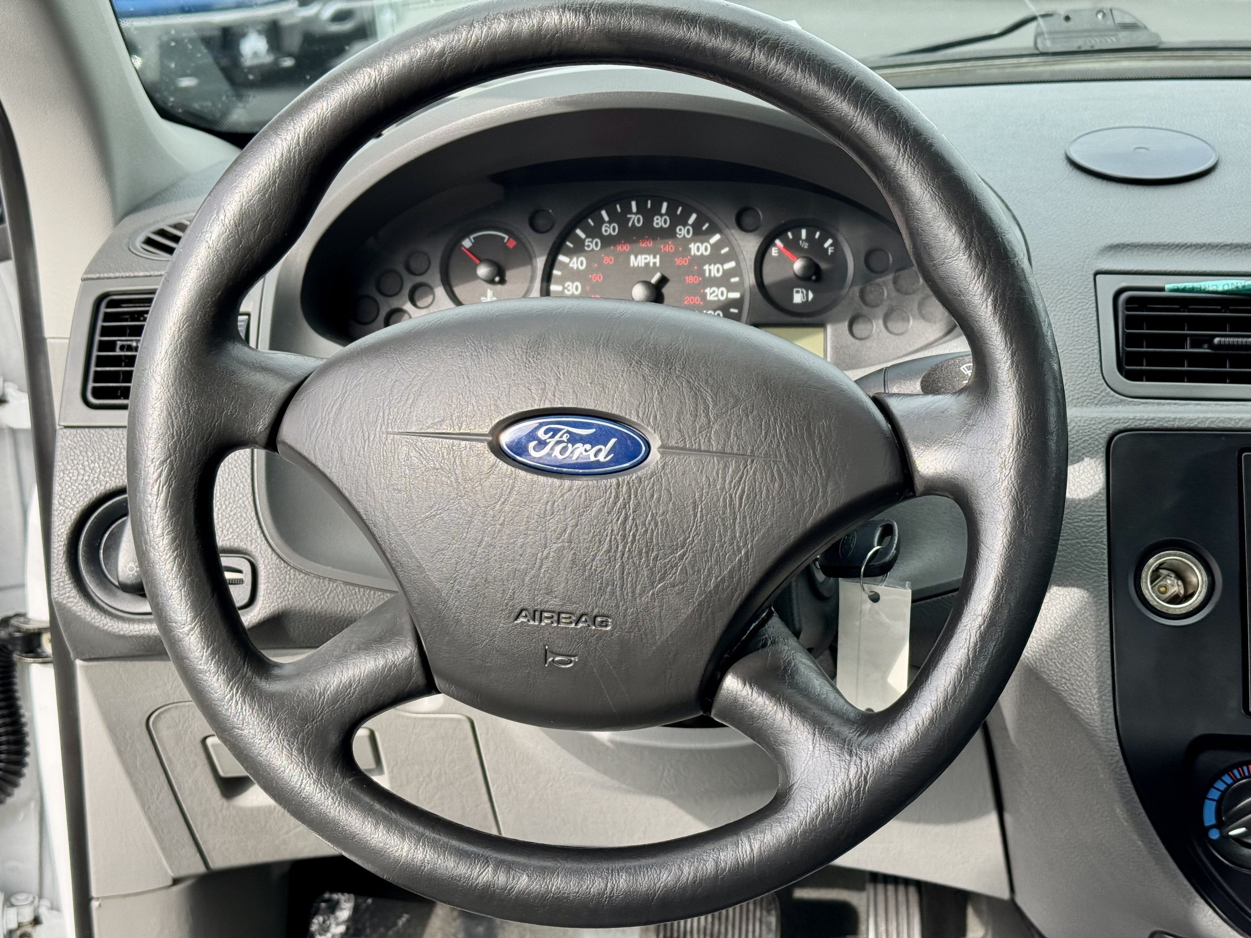 2005 Ford Focus ZX4 S - Photo 13