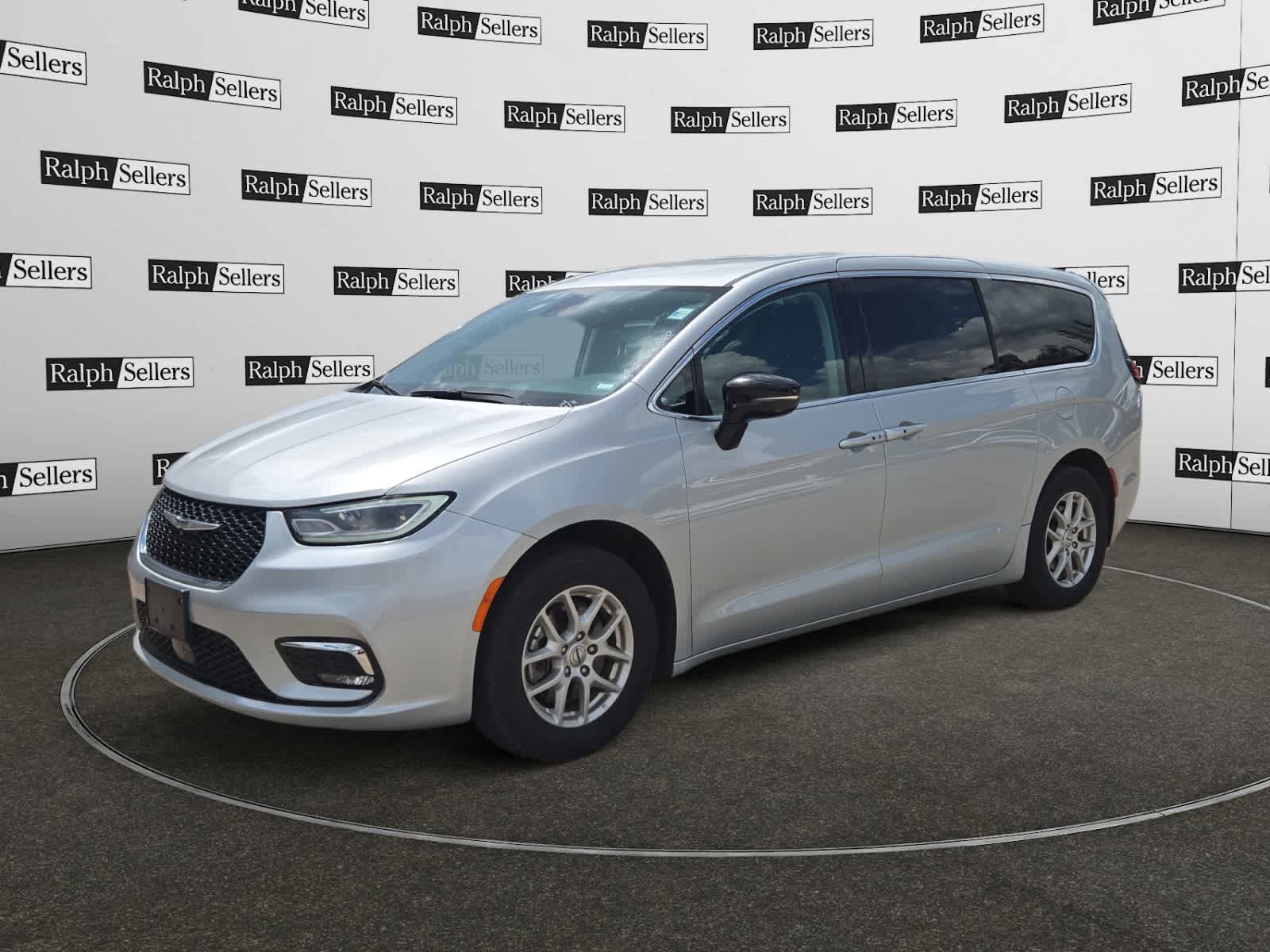 Used 2024 Chrysler Pacifica Touring L Van