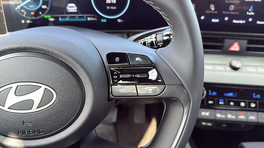 2025 Hyundai Elantra Limited - Photo 19