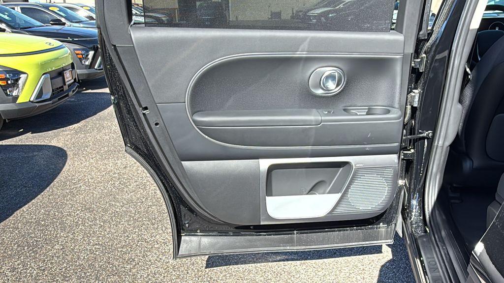 2026 Hyundai IONIQ 9 SE - Photo 13