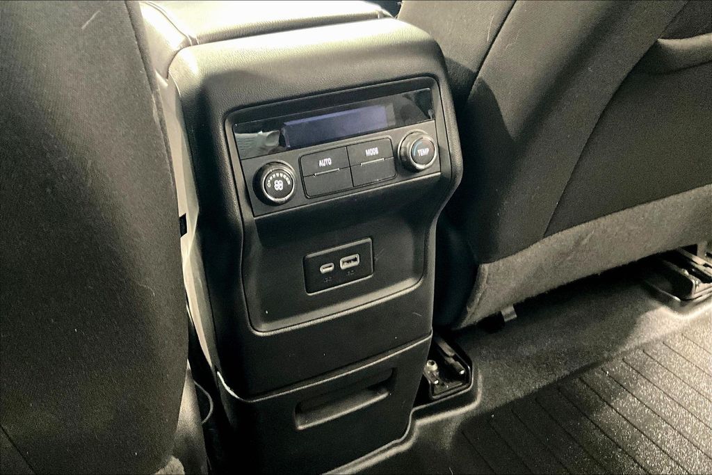 2022 GMC Acadia SLE - Photo 11
