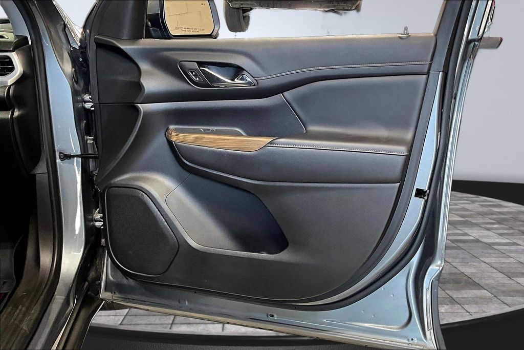 2022 GMC Acadia SLE - Photo 26