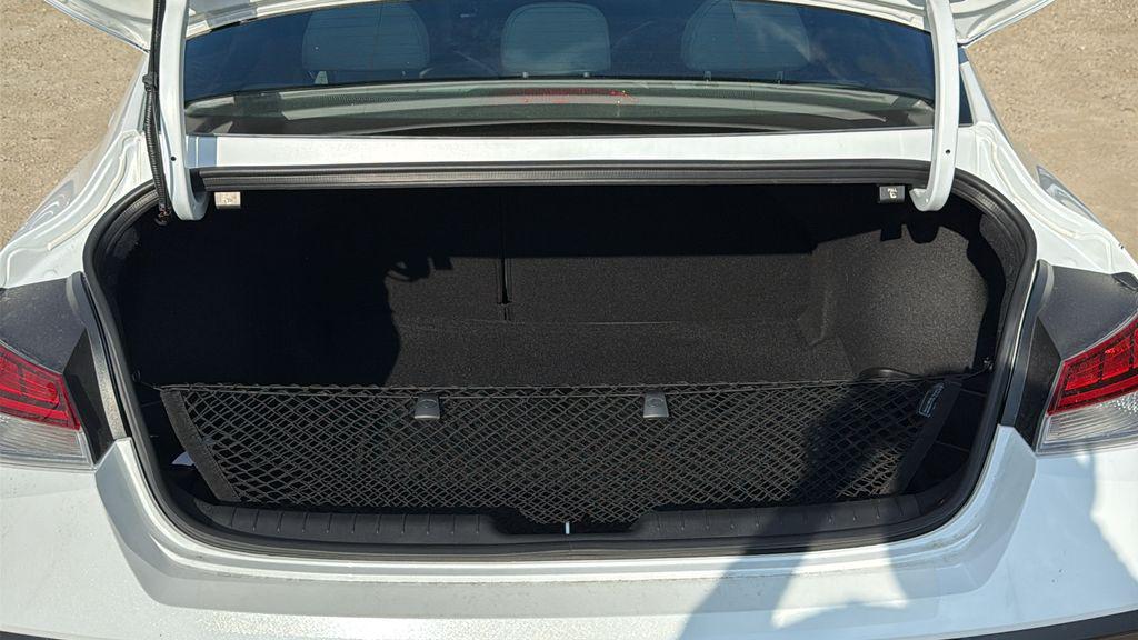 2025 Hyundai Elantra Limited - Photo 24