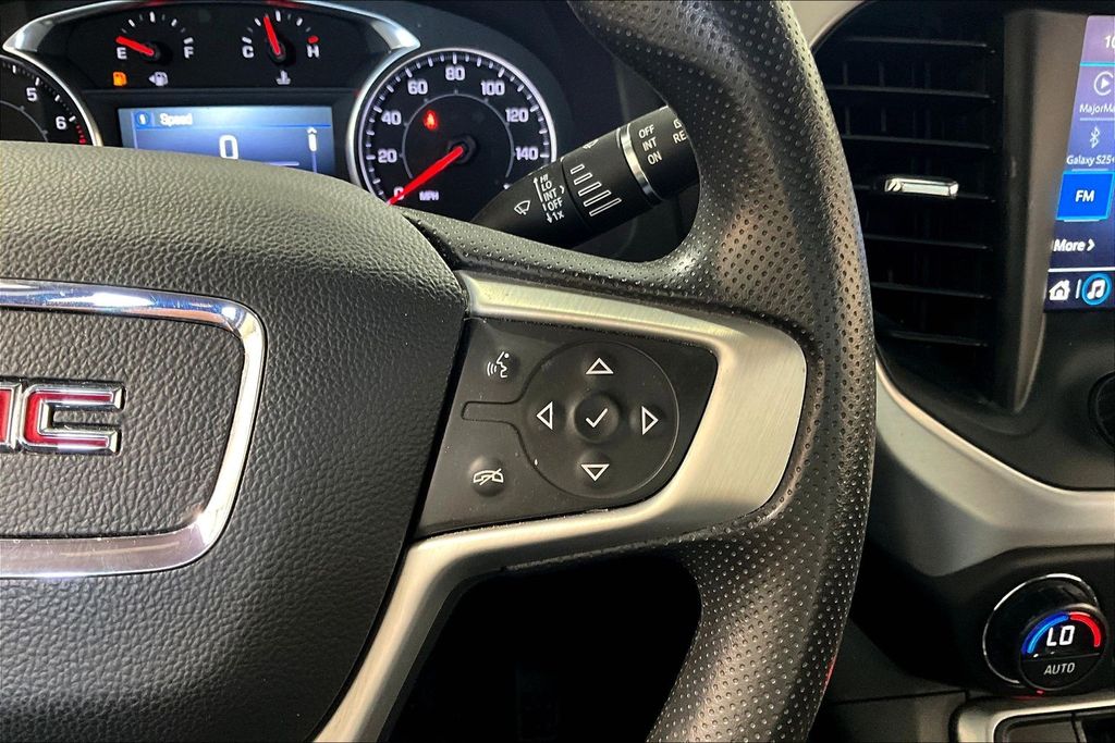 2022 GMC Acadia SLE - Photo 13