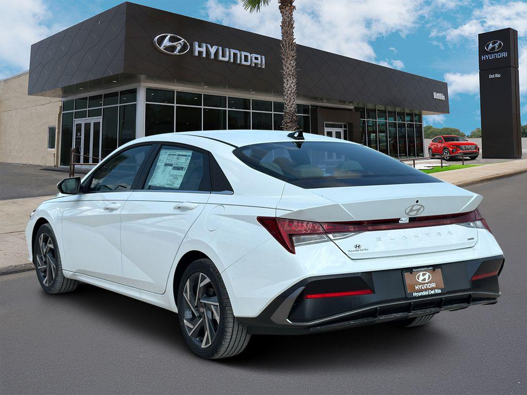 2025 Hyundai Elantra Limited - Photo 4