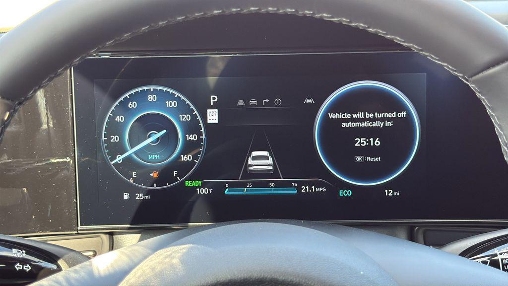 2025 Hyundai Elantra Limited - Photo 17