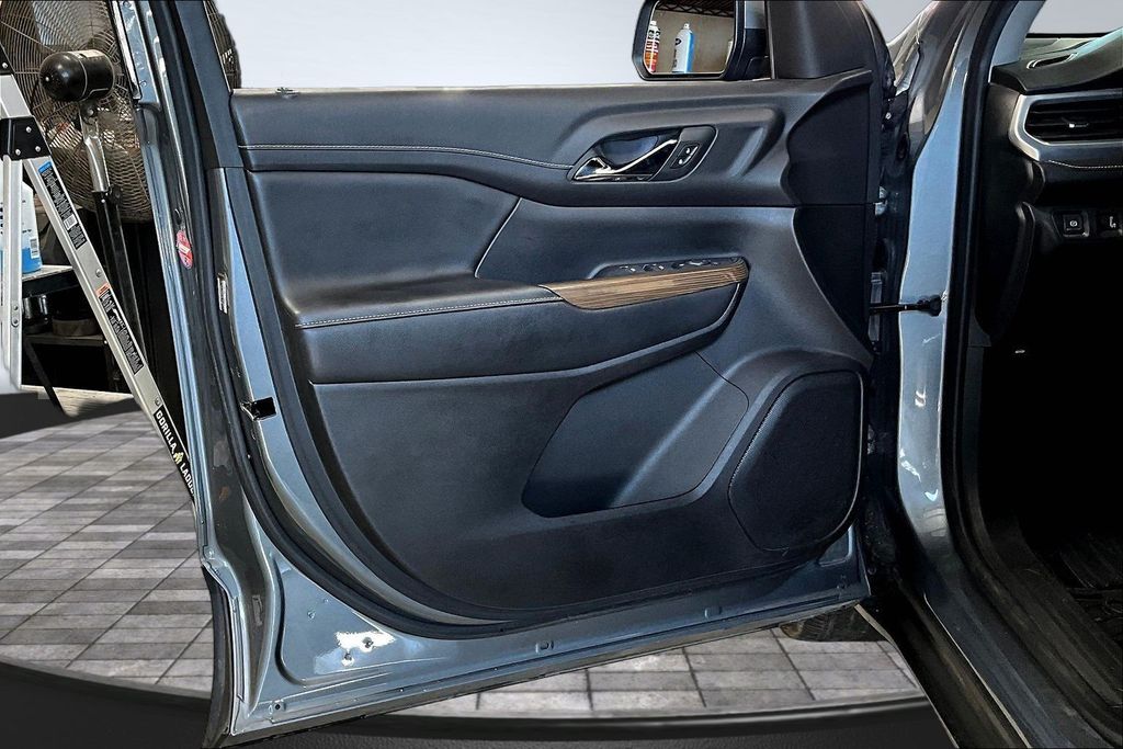 2022 GMC Acadia SLE - Photo 19
