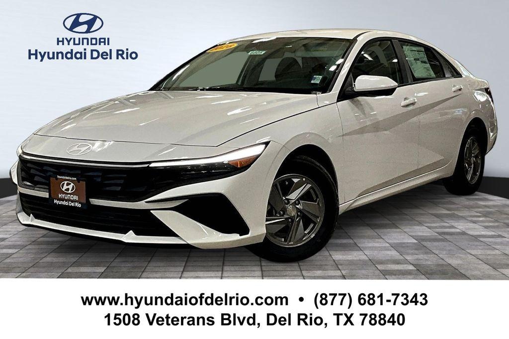 New 2026 Hyundai Elantra SE Sedan