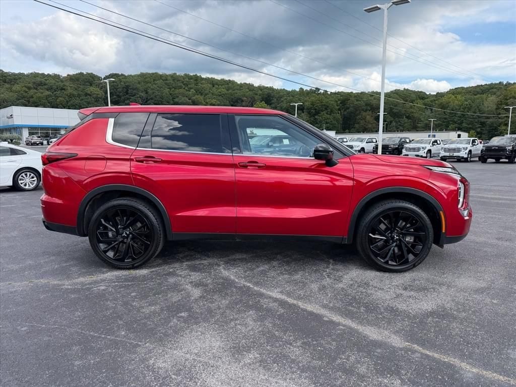 Used 2024 Mitsubishi Outlander SE SUV