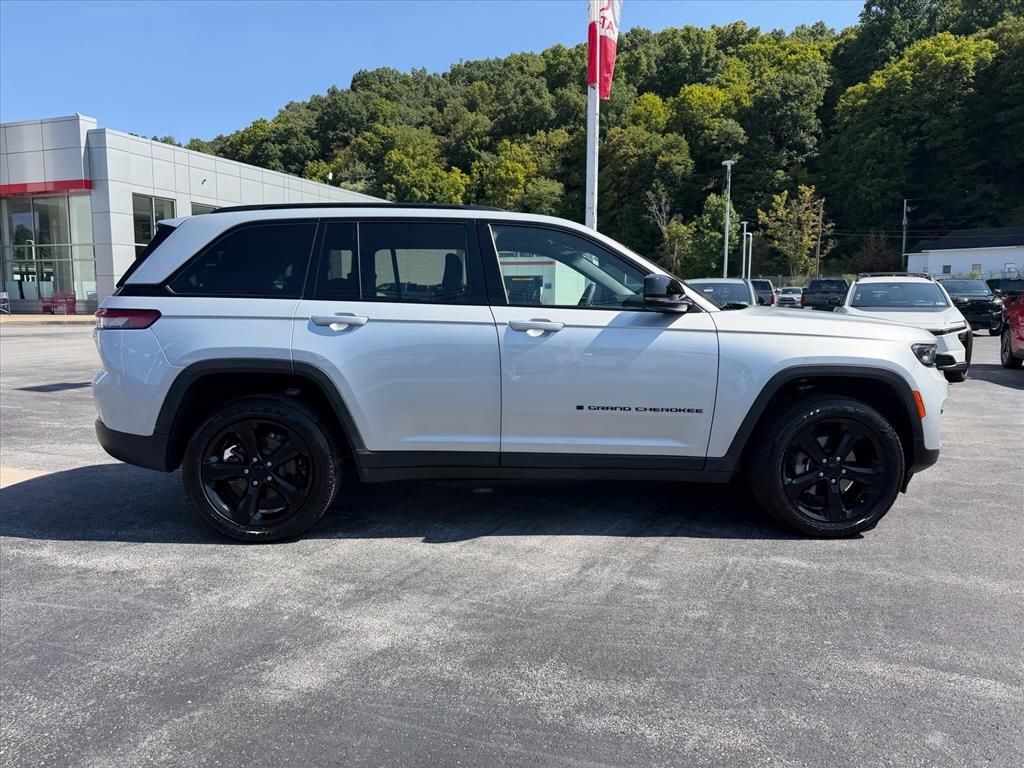Used 2025 Jeep Grand Cherokee Altitude X SUV