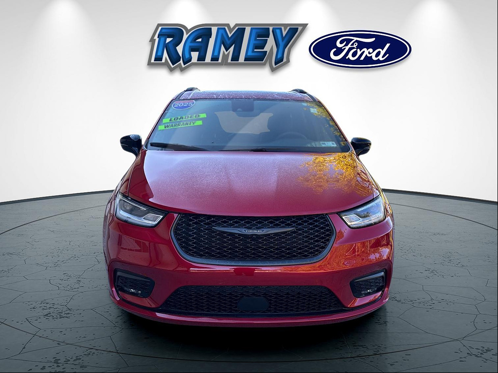 Used 2025 Chrysler Pacifica Limited