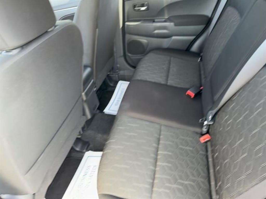 2025 Mitsubishi Outlander Sport ES - Photo 8