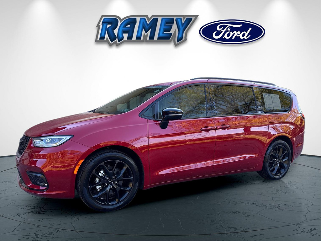 Used 2025 Chrysler Pacifica Limited