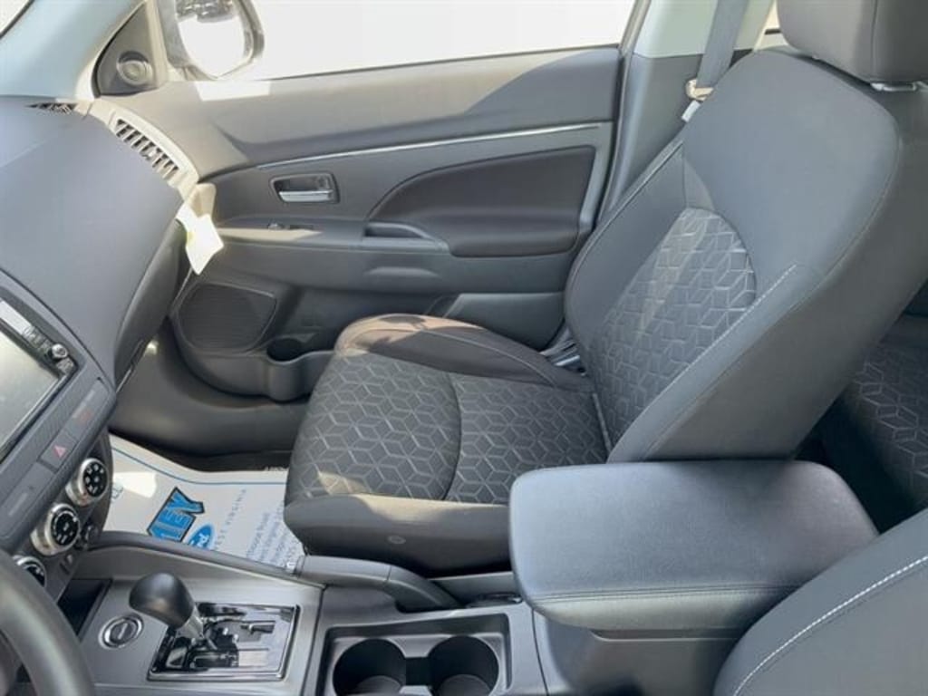 2025 Mitsubishi Outlander Sport ES - Photo 10