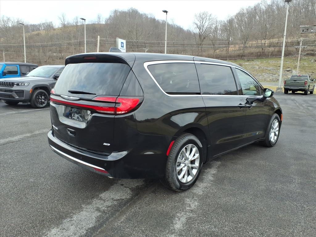 New 2026 Chrysler Pacifica Select Minivan/Van