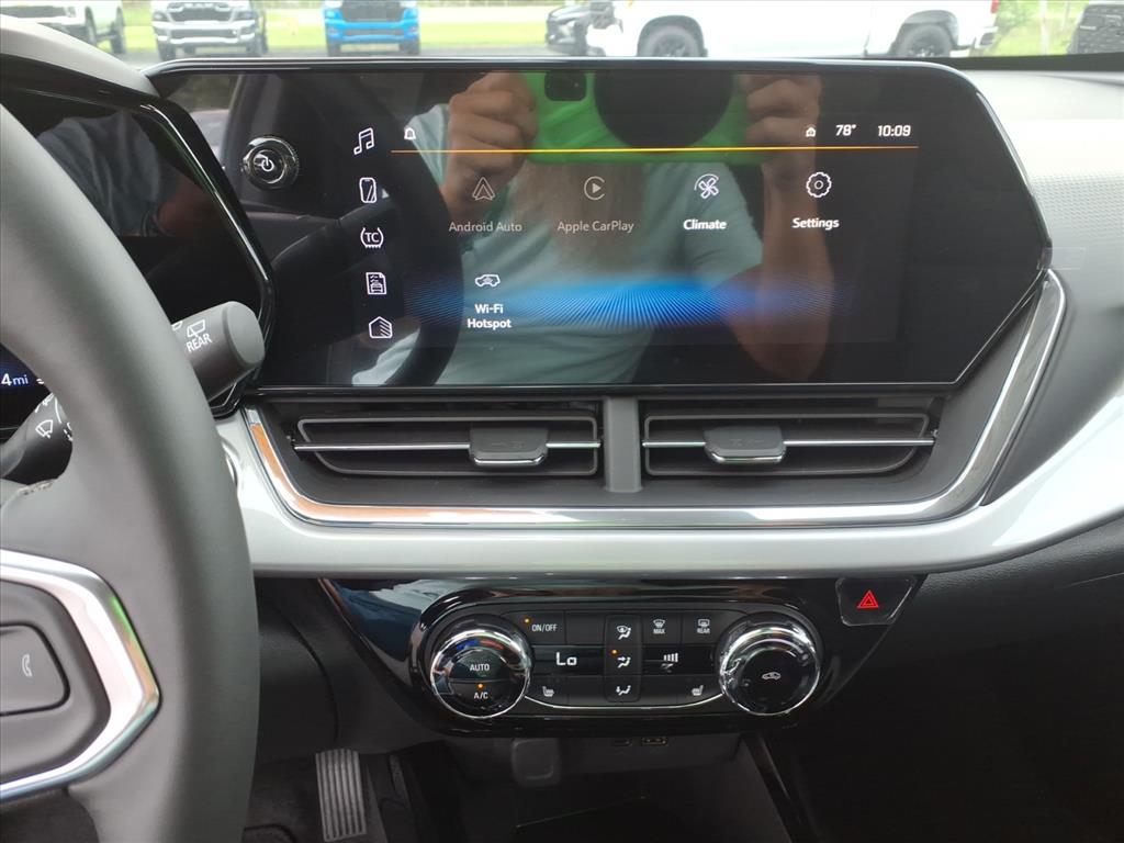 2026 Chevrolet Trax LT - Photo 9