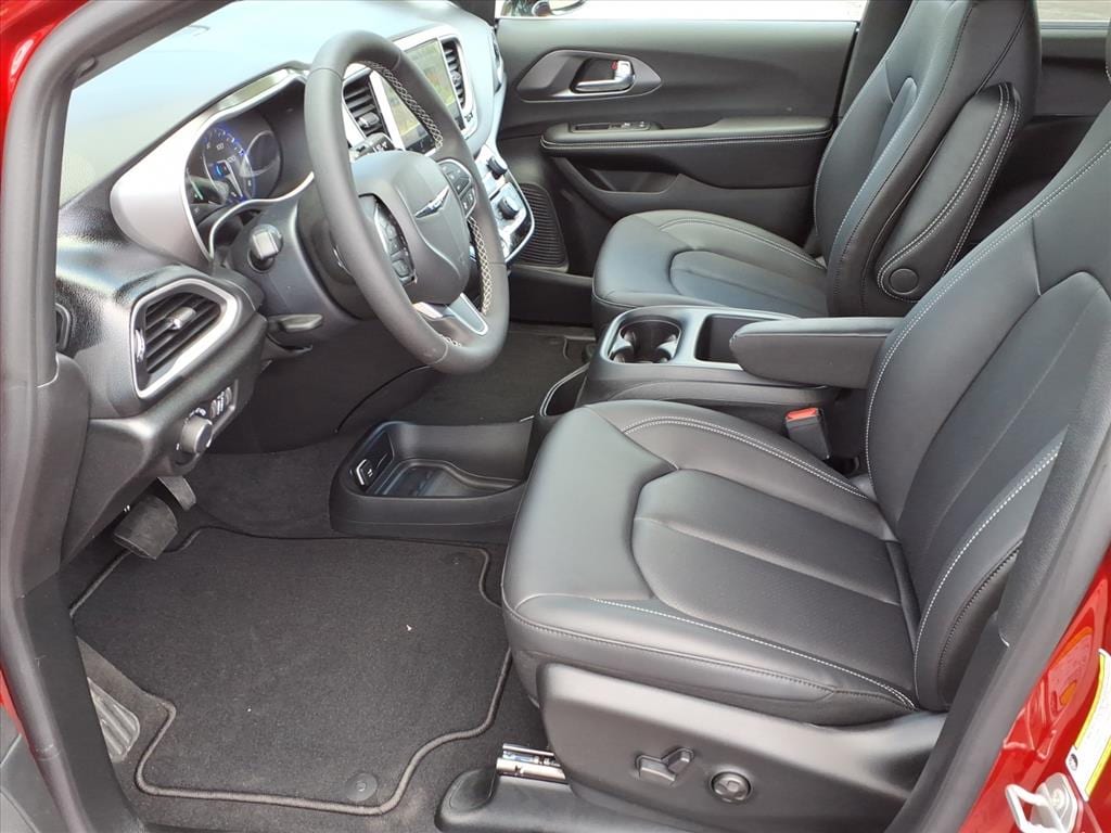 New 2026 Chrysler Voyager LX Minivan/Van