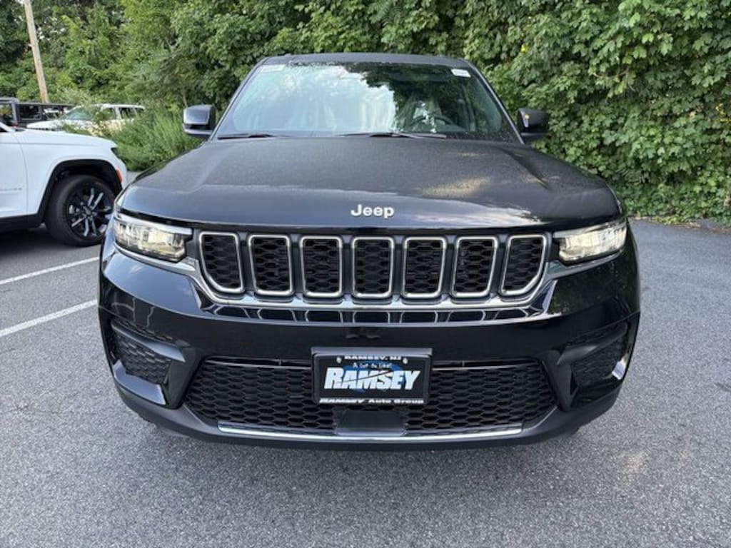 New 2026 Jeep Grand Cherokee LAREDO X 4X4 Sport Utility