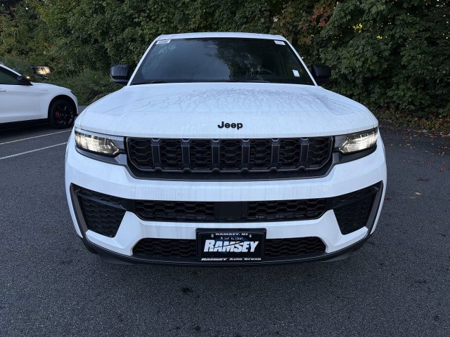 New 2026 Jeep Grand Cherokee LAREDO ALTITUDE 4X4 Sport Utility
