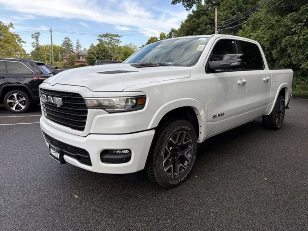 New 2026 Ram 1500 LARAMIE CREW CAB 4X4 5'7 BOX Pickup