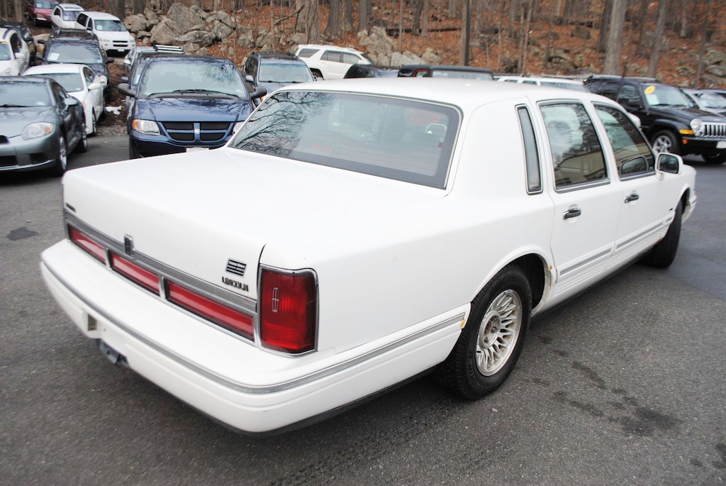Used 1996 Lincoln Town Car Executive 4.6 Sedan
