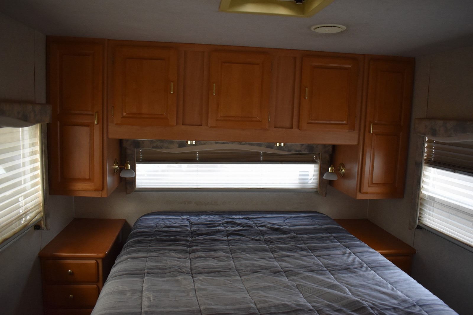 2002 Ford Econoline - Photo 40