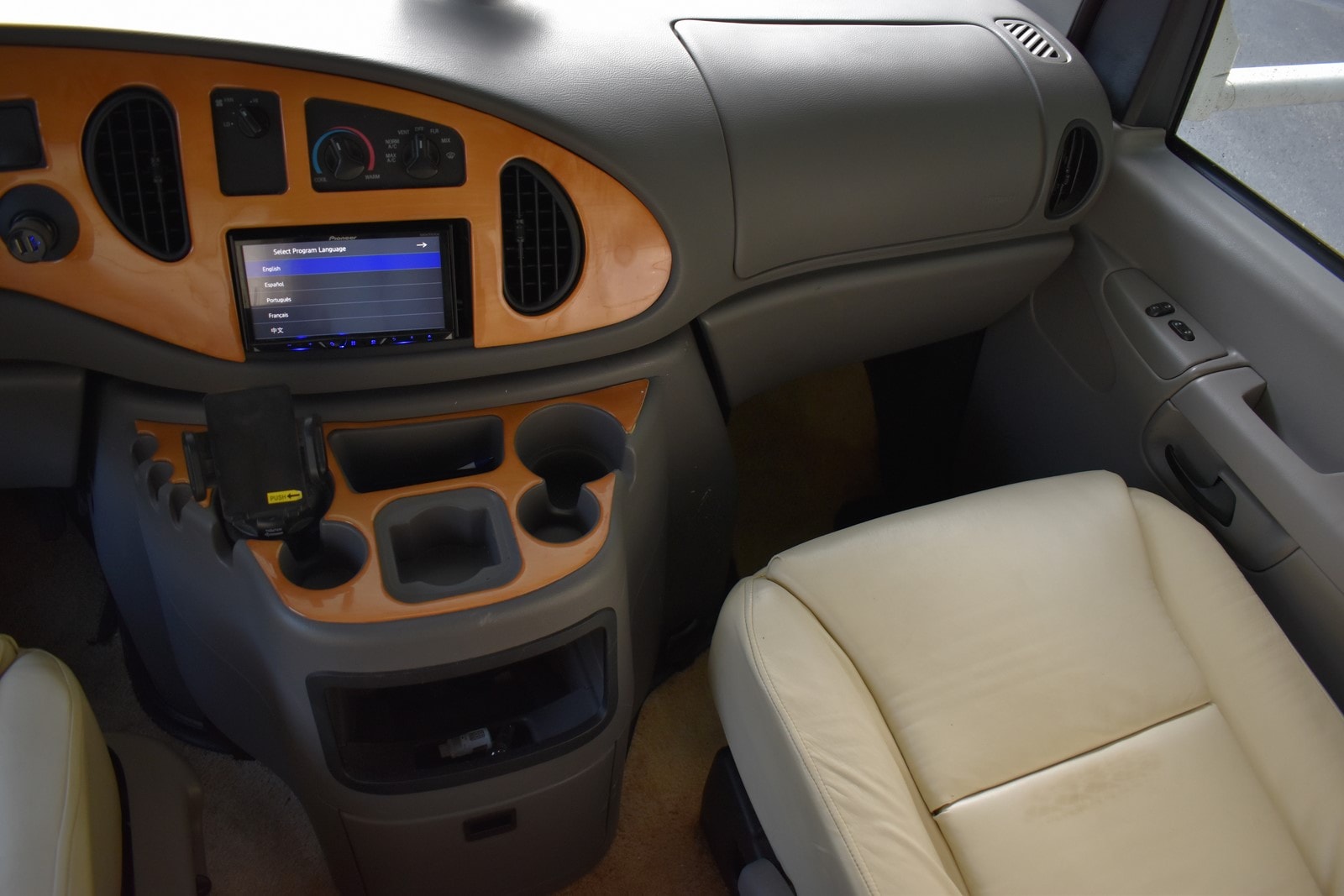 2002 Ford Econoline - Photo 54