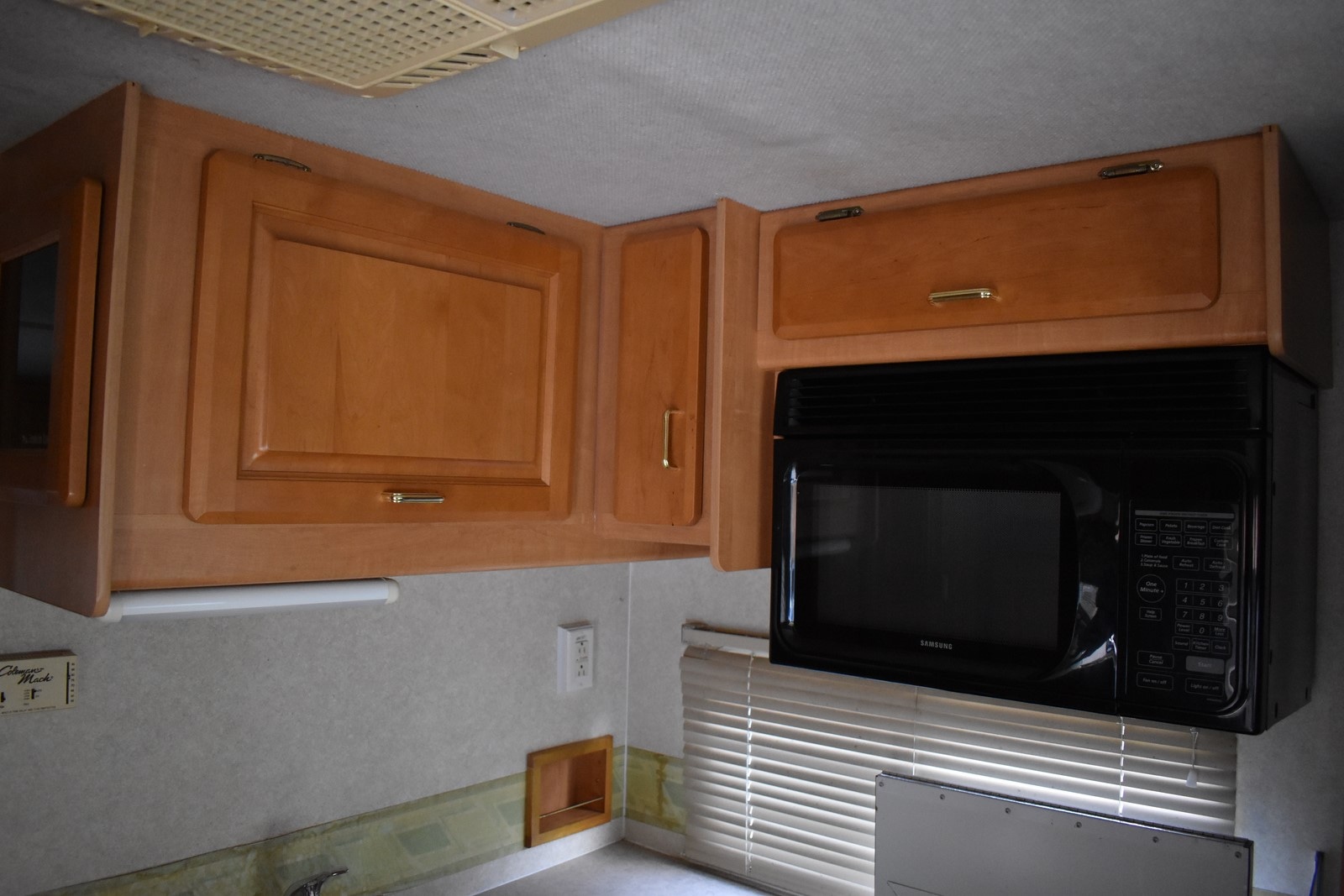 2002 Ford Econoline - Photo 22