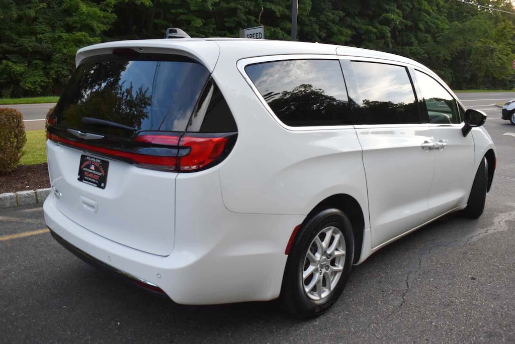 Certified 2025 Chrysler Pacifica Select Van Passenger Van